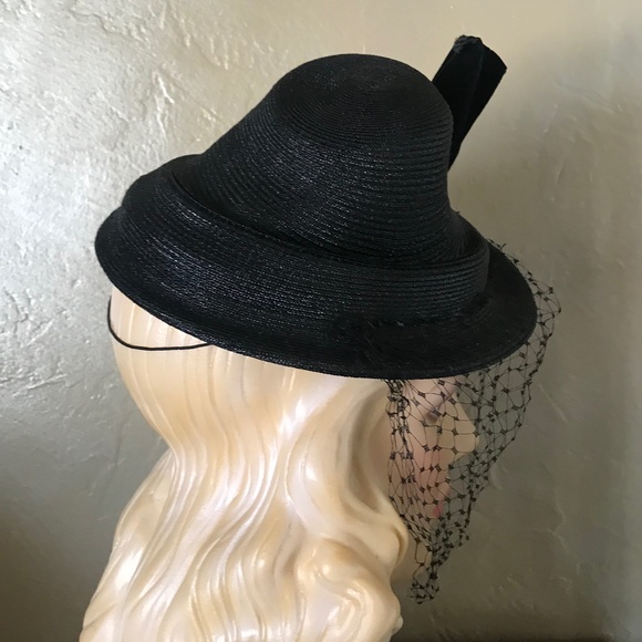 INTRIGUING 1930s\' BLACK TILT STRAW HAT WITH VELOUR TRIM, PEARL JEWEL & VEIL main image 7